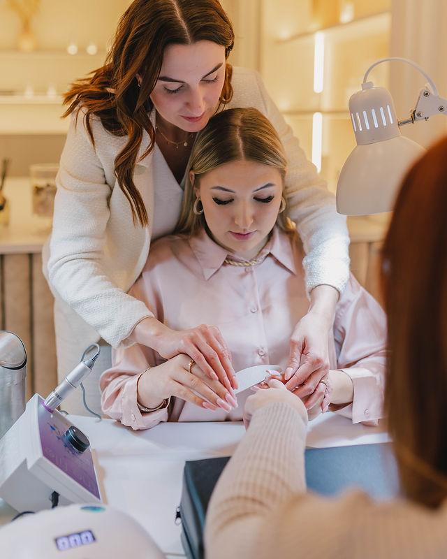 Dạy Nail Cho Người Chưa Biết Gì: Nên Bắt Đầu Từ Đâu?